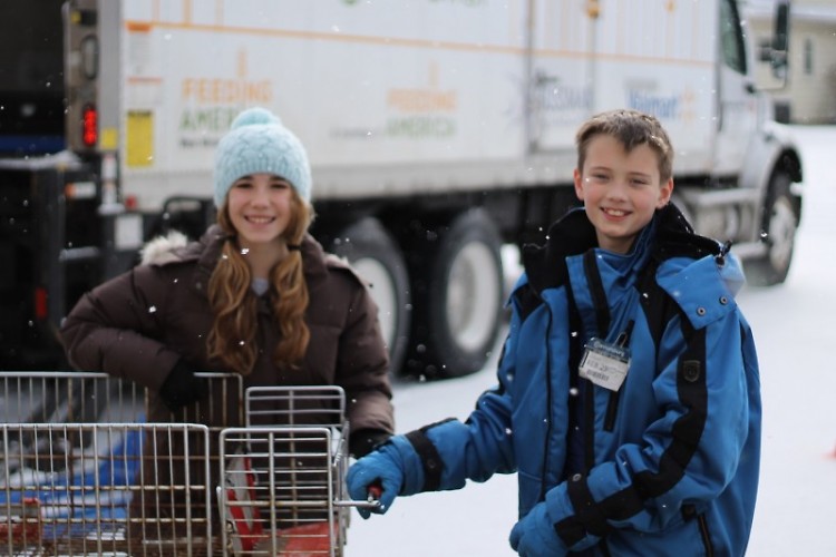 Students from Rockford Christian School volunteer at one of Feeding America West Michigan's Mobile Food Pantries in 2014.