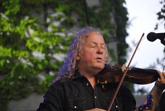 Tim Carbone playing the fiddle